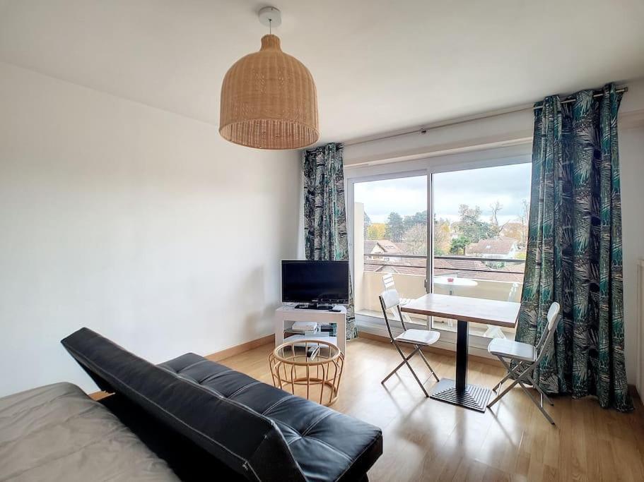 Appartement Bel Avec Grand Balcon Et Parking Prive *