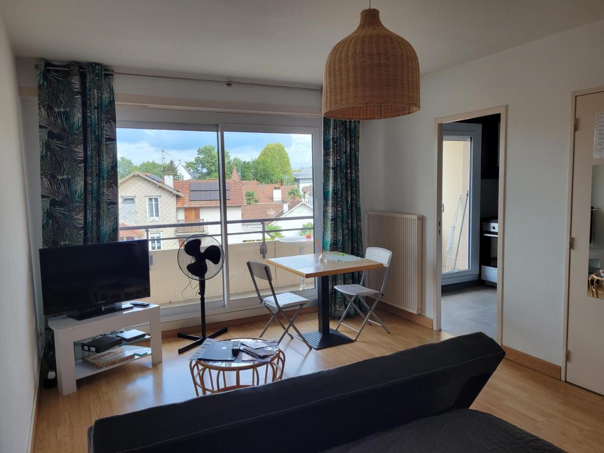 Bel Avec Grand Balcon Et Parking Prive Appartement *